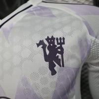 طقم مانشستر يونايتد الاحتياطي 2025-2026 كم طويل