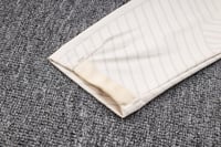 طقم تدريب شتوي توتنهام 2022-2023 ابيض