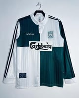 طقم ليفربول موسم 1995-1996 ابيض كم طويل