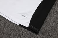 طقم تدريب شتوي ليفربول 2025-2026 ابيض