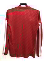 طقم ليفربول موسم 2010-2011 احمر