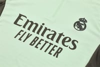 طقم تدريب شتوي ريال مدريد 2025-2026 اخضر