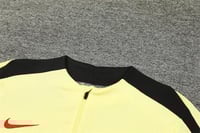 طقم تدريب شتوي ليفربول 2024-2025 اصفر