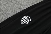 طقم تدريب شتوي فالنسيا 2022-2023 ابيض