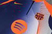 طقم تدريب شتوي برشلونة 2025-2026 كحلي