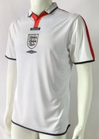 طقم منتخب انجلترا موسم 2004 ابيض