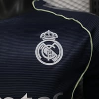 طقم ريال مدريد الاحتياطي 2025-2026 كم طويل