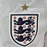 طقم منتخب انجلترا الاساسي كاس العالم 2026 كم طويل