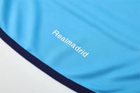 سويتر ريال مدريد ازرق