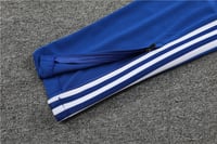 طقم تدريب شتوي بايرن ميونخ 2022-2023 احمر