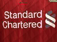 طقم ليفربول موسم 2010-2011 احمر