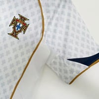 طقم منتخب البرتغال موسم 2004 احمر