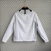 طقم تدريب شتوي ريال مدريد 2025-2026 ضد الماء ابيض