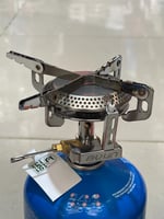 موقد غاز مع قداح يعمل على دبات السنة