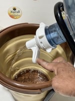 كرسي وحامل قارورة مع بزبوز قابل للصفط مناسب لجراكل...