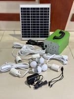 نظام الطاقة الشمسية 4 لمبات بطارية 12 امبير منفذين...