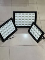 كشاف وكبس اضاءة ليد تعمل على الكهرباء 220 فولت