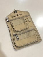 علاقة مخابي على باب السيارة ( جيب حوض - جيب ربع )...