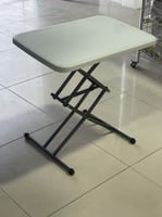 طاولة متغيرة الارتفاع 64/46 سم ولها 4 ارتفاعات من...