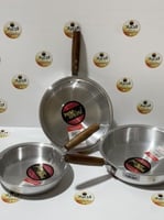 تاوه ومقلاة معدنية مقبض خشب باكستاني