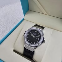 ساعه هوبلت جلد نسائي كلاسيك اسود