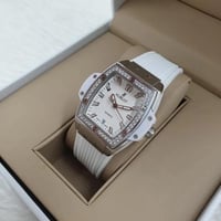 ساعة هوبلت النسائية ابيض - خيال