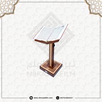 حامل مصحف خشبي بعجلات -قابل لتعديل ميلان الرأس و ا...