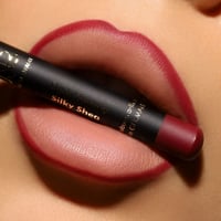 قلم محدد شفاه من نوره بو عوض - دارك فليمينج