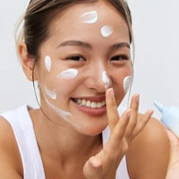 واقي شمس اكوا فريش بخلاصة الأرز وفيتامين ب5 من بيو...