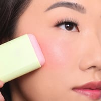 بيكسي ستيك بلاشر احمر خدود اون ذا جلو