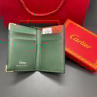 محفظة كارتير زيتي بزخرفة ذهبية