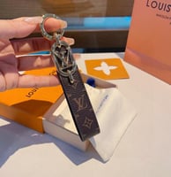 ميدالية لويس فيتون ذهبي