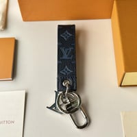 ميدالية لويس فيتون كحلي