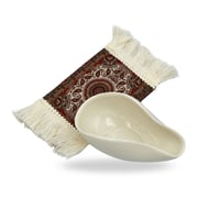 قطعة لقياس بن القهوة مع قطعة على شكل سجاد