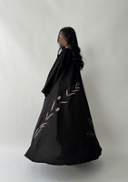 بكج عباية سوداء بقماش ليمار بتطريز زهري و فستان تح...