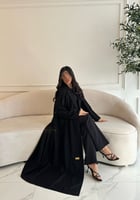 بكج عباية سوداء مطرزة بشك خرزي و فستان تحت العباية...