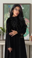 بكج عباية سوداء ربع كلوش بتداخل قماش المخمل و فستا...