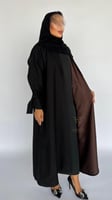 عباية سوداء بلمسة حرير بني Z6058
