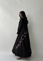 بكج عباية سوداء بقماش ليمار بتطريز زهري و فستان تح...