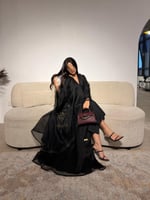 عباية سوداء كلوش تفتة حرير بالورد البارز -6172