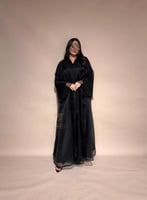 بكج عباية سوداء كلوش تفتة حرير بالورد البارز و فست...