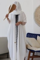 عباية بقصة البشت باللون الأبيض- Z700