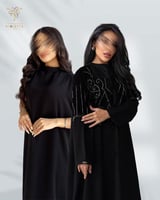 بكج عباية سوداء ربع كلوش بتداخل قماش المخمل و فستا...