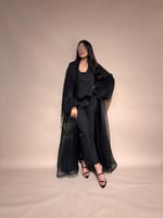 عباية سوداء كلوش تفتة حرير بالورد البارز -6172