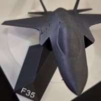 مجسم طائرة F35