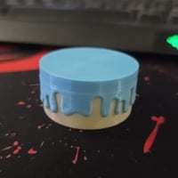 علبه بشكل كعكه صغيره