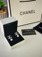 حلق شانيل المميز