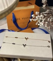 اسوره مميزة لون ثابت مع ملحقات الماركه