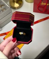 دبلة ذهبية بتصميم فاخر وفص مميز