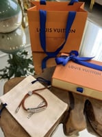 أسوارة بتصميم فاخر ومناسب للجنسين